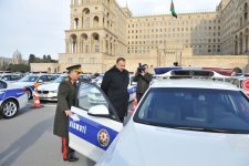 İlham Əliyev Daxili İşlər Nazirliyinin qurumları üçün yeni alınan avtomobillərin istifadəyə verilməsi mərasimində iştirak edib (FOTO)