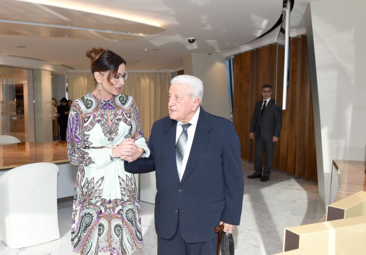 Azərbaycanın birinci xanımı Mehriban Əliyeva xalq artisti Əlibaba Məmmədov ilə görüşüb (FOTO)