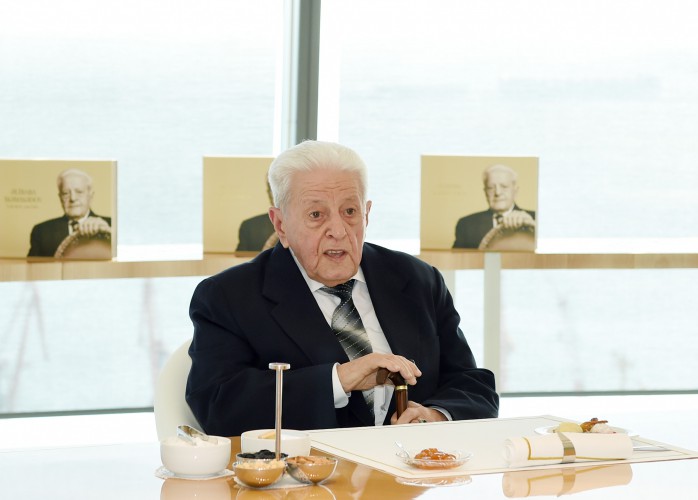 Azərbaycanın birinci xanımı Mehriban Əliyeva xalq artisti Əlibaba Məmmədov ilə görüşüb (FOTO)