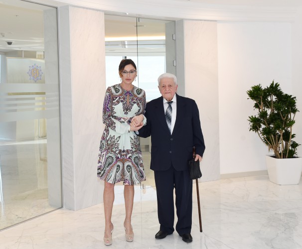 Azərbaycanın birinci xanımı Mehriban Əliyeva xalq artisti Əlibaba Məmmədov ilə görüşüb (FOTO)