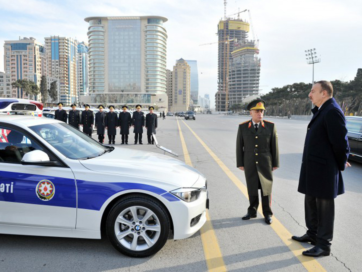 İlham Əliyev Daxili İşlər Nazirliyinin qurumları üçün yeni alınan avtomobillərin istifadəyə verilməsi mərasimində iştirak edib (FOTO)