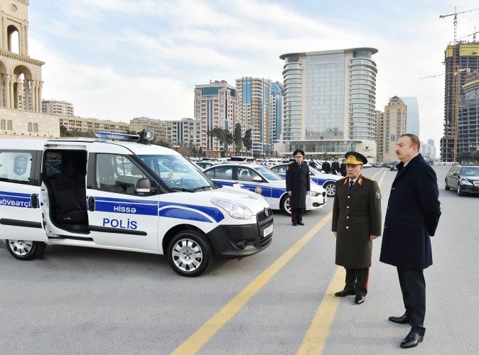 İlham Əliyev Daxili İşlər Nazirliyinin qurumları üçün yeni alınan avtomobillərin istifadəyə verilməsi mərasimində iştirak edib (FOTO)