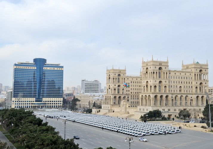 İlham Əliyev Daxili İşlər Nazirliyinin qurumları üçün yeni alınan avtomobillərin istifadəyə verilməsi mərasimində iştirak edib (FOTO)