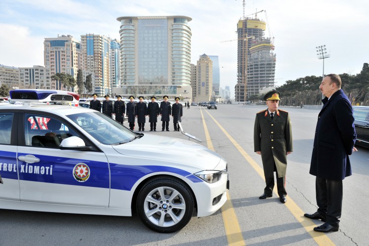 İlham Əliyev Daxili İşlər Nazirliyinin qurumları üçün yeni alınan avtomobillərin istifadəyə verilməsi mərasimində iştirak edib (FOTO)