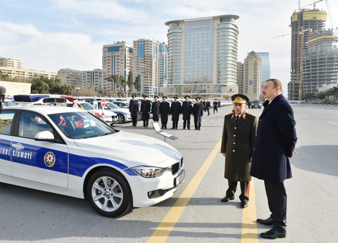 İlham Əliyev Daxili İşlər Nazirliyinin qurumları üçün yeni alınan avtomobillərin istifadəyə verilməsi mərasimində iştirak edib (FOTO)