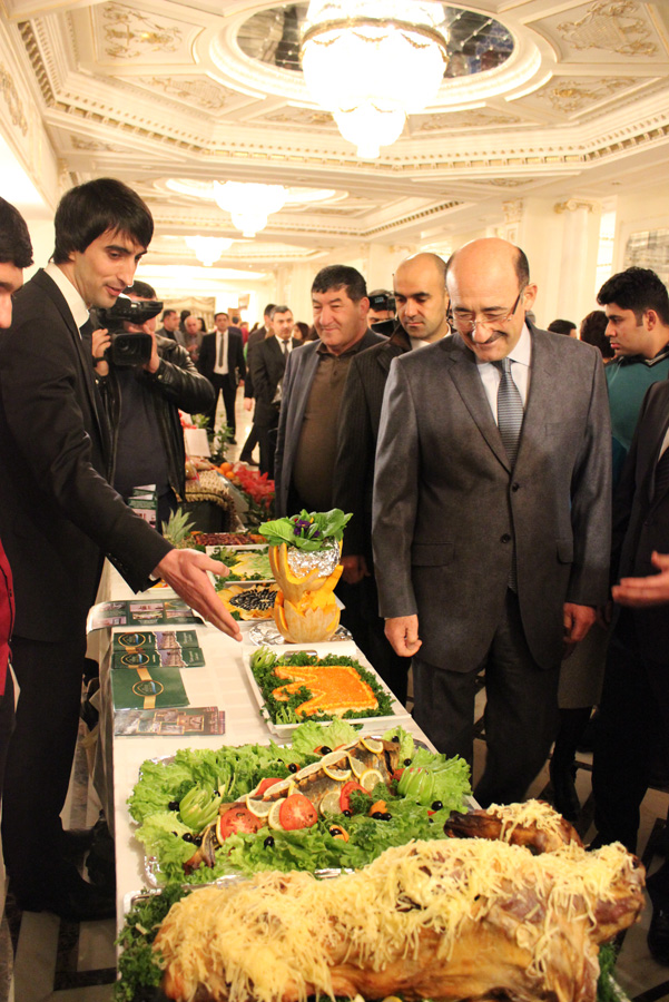 Plov, ləvəngi, qızardılmış quzu əti... (FOTO)