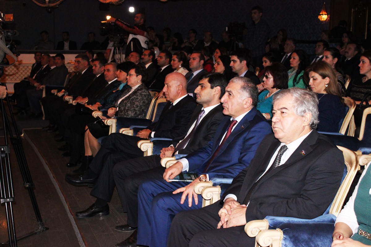 Plov, ləvəngi, qızardılmış quzu əti... (FOTO)
