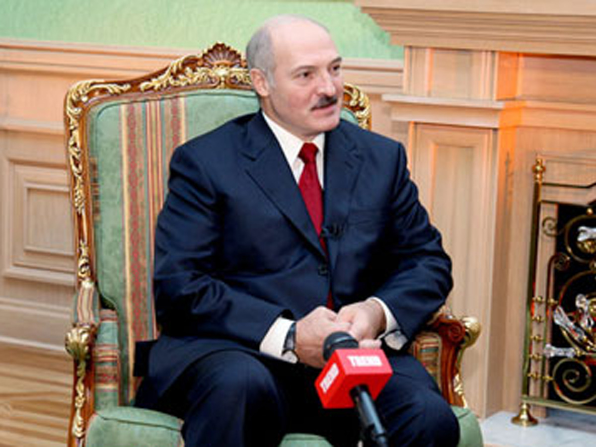 Lukaşenko həmvətənlərini məşhur brendlərdən imtina etməyə çağırıb