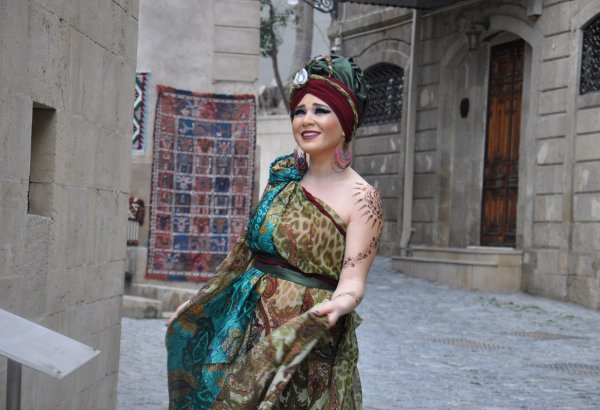 Elnarə "Avaz"la türk xalqlarına səsləndi (FOTO)