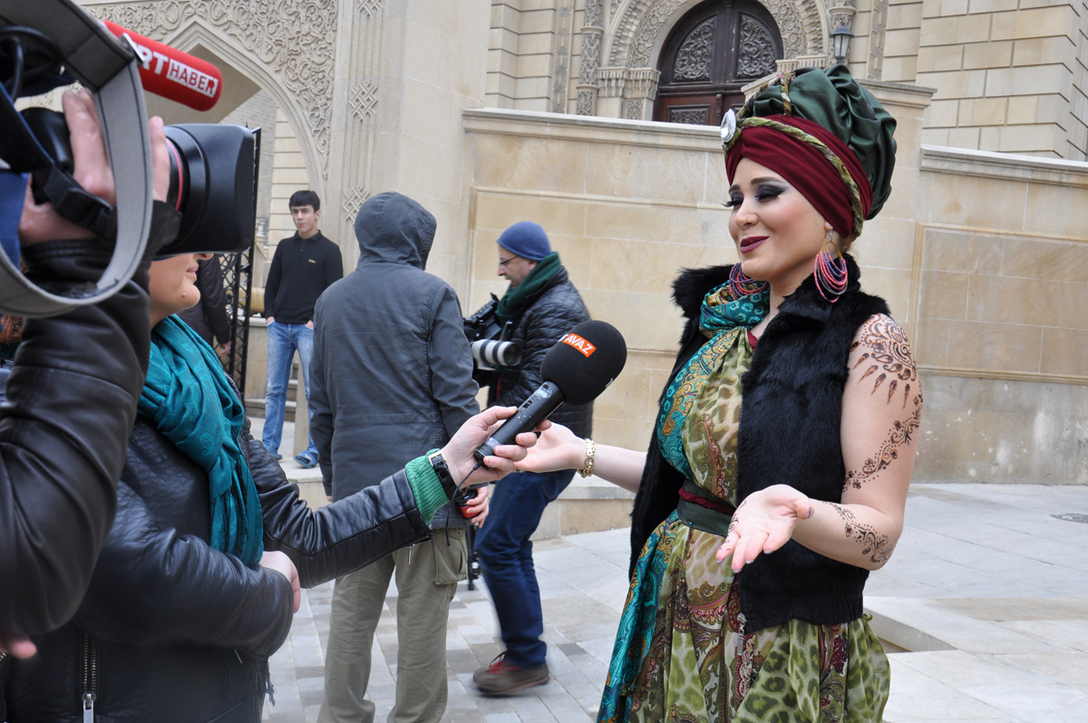 Elnarə "Avaz"la türk xalqlarına səsləndi (FOTO)