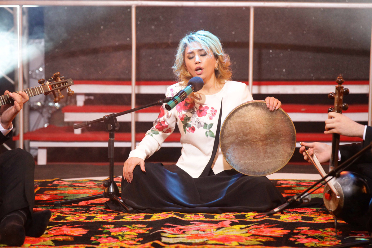 Vəkil: Müğənni Elnarə Abdullayeva polisə çağırılmayıb