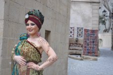 Elnarə "Avaz"la türk xalqlarına səsləndi (FOTO)