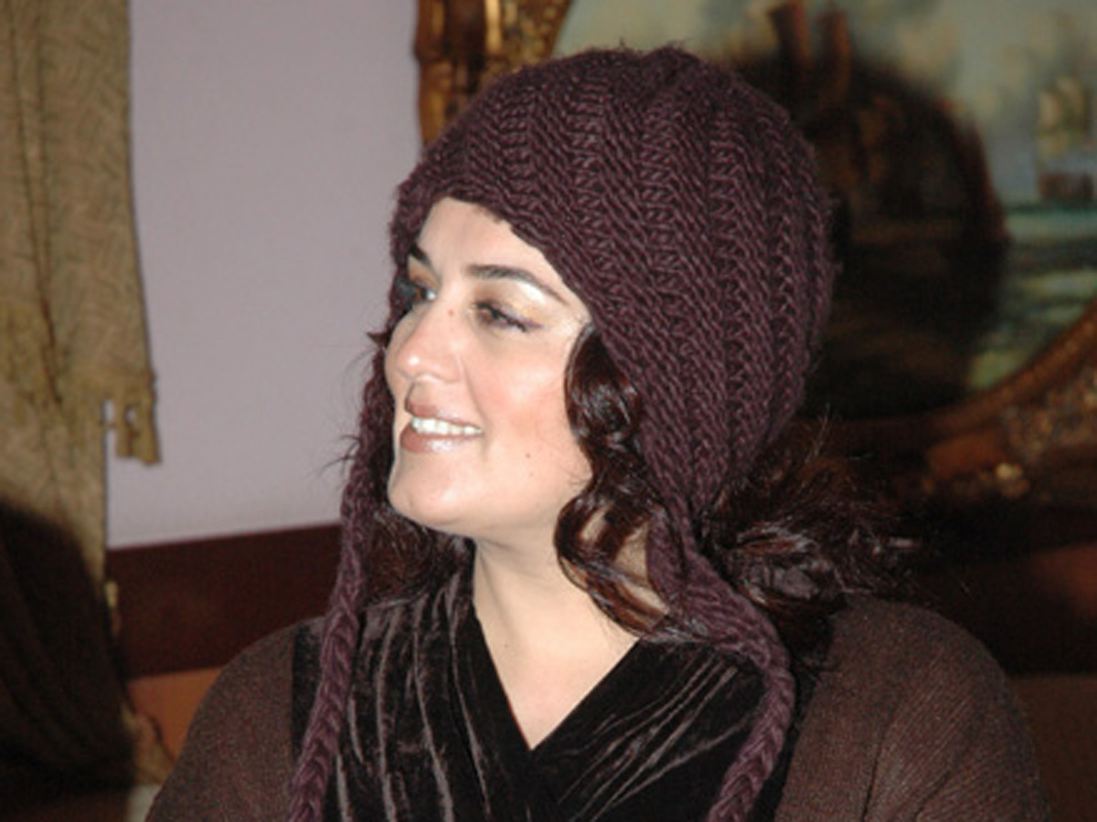 Elza Seyidcahan Sarkisyana şeir yazıb: Qanmırsan sən?!