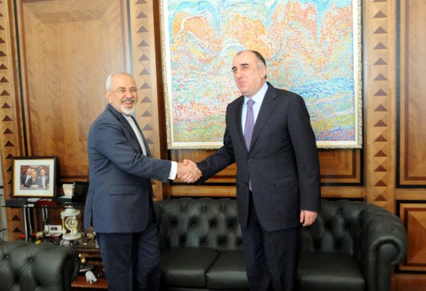 Elmar Məmmədyarov iranlı həmkarı ilə görüşüb
