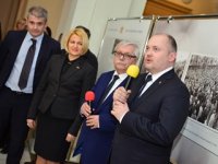 Çexiyada sovet qoşunları tərəfindən qətlə yetirilmiş şəhidlərin xatirəsinə forosərgi açılıb (FOTO)