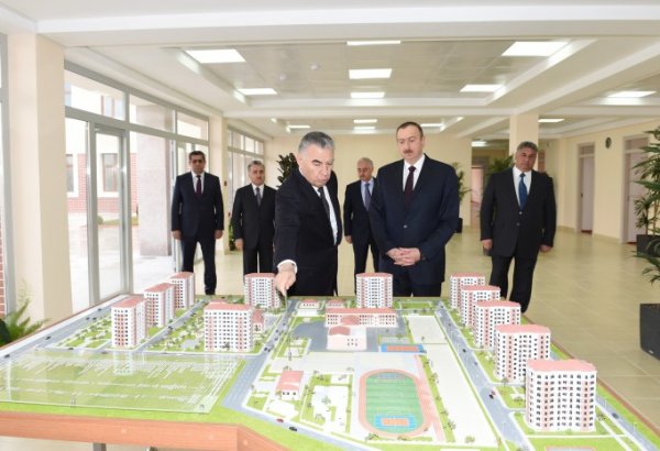 İlham Əliyev Mingəçevirdə məcburi köçkün ailələri üçün yeni salınan yaşayış kompleksində yaradılan şəraitlə tanış olub  (FOTO)
