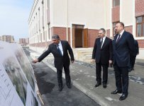 İlham Əliyev Mingəçevirdə məcburi köçkün ailələri üçün yeni salınan yaşayış kompleksində yaradılan şəraitlə tanış olub  (FOTO)