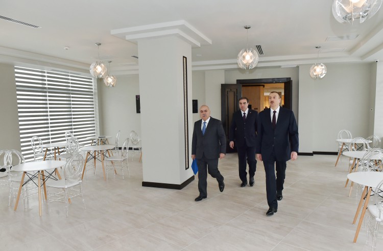 İlham Əliyev Mingəçevirdə "Ağsaray" otelində tikinti işlərinin gedişi ilə tanış olub (FOTO)