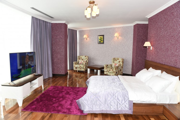 İlham Əliyev Mingəçevirdə "Ağsaray" otelində tikinti işlərinin gedişi ilə tanış olub (FOTO)