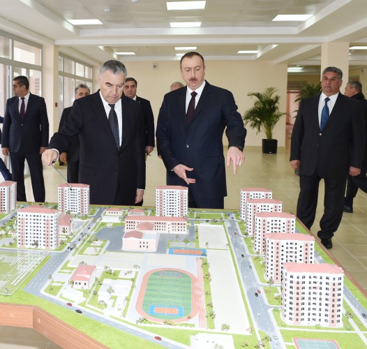 İlham Əliyev Mingəçevirdə məcburi köçkün ailələri üçün yeni salınan yaşayış kompleksində yaradılan şəraitlə tanış olub  (FOTO)