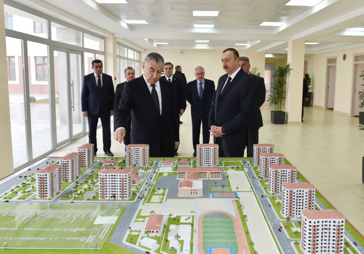 İlham Əliyev Mingəçevirdə məcburi köçkün ailələri üçün yeni salınan yaşayış kompleksində yaradılan şəraitlə tanış olub  (FOTO)