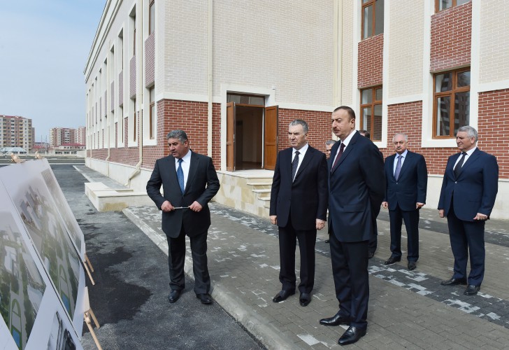 İlham Əliyev Mingəçevirdə məcburi köçkün ailələri üçün yeni salınan yaşayış kompleksində yaradılan şəraitlə tanış olub  (FOTO)