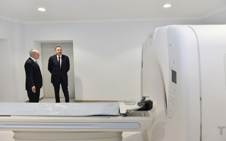Prezident İlham Əliyev Mingəçevir Şəhər Mərkəzi Xəstəxanasında aparılan yenidənqurma işləri ilə tanış olub (FOTO)