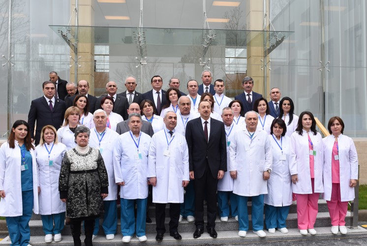Prezident İlham Əliyev Mingəçevir Şəhər Mərkəzi Xəstəxanasında aparılan yenidənqurma işləri ilə tanış olub (FOTO)