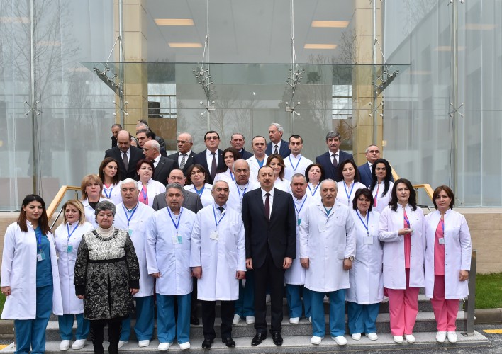 Prezident İlham Əliyev Mingəçevir Şəhər Mərkəzi Xəstəxanasında aparılan yenidənqurma işləri ilə tanış olub (FOTO)