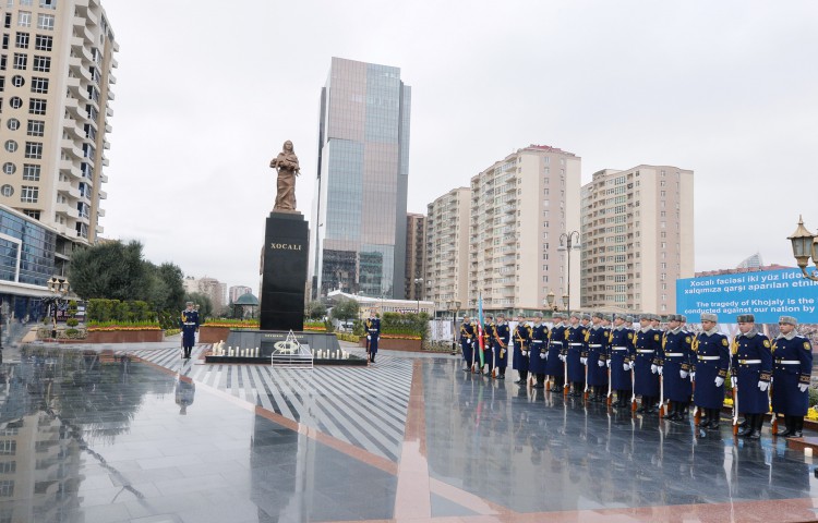 Prezident İlham Əliyev Xocalı faciəsi qurbanlarının xatirəsinin anım mərasimində iştirak edib (FOTO)