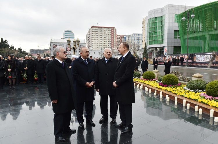 Prezident İlham Əliyev Xocalı faciəsi qurbanlarının xatirəsinin anım mərasimində iştirak edib (FOTO)