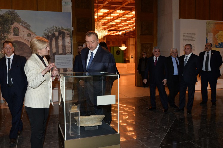İlham Əliyev Müqəddəs Sofiya kilsəsində olub (FOTO)
