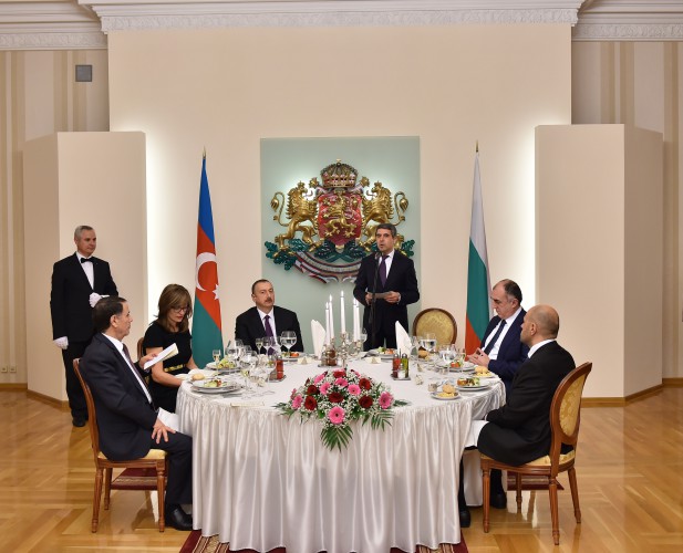 Prezident İlham Əliyevin şərəfinə rəsmi ziyafət verilib (FOTO)