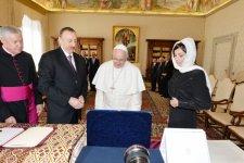 Prezident İlham Əliyev və xanımı Papa Fransisk ilə görüşüblər (FOTO)