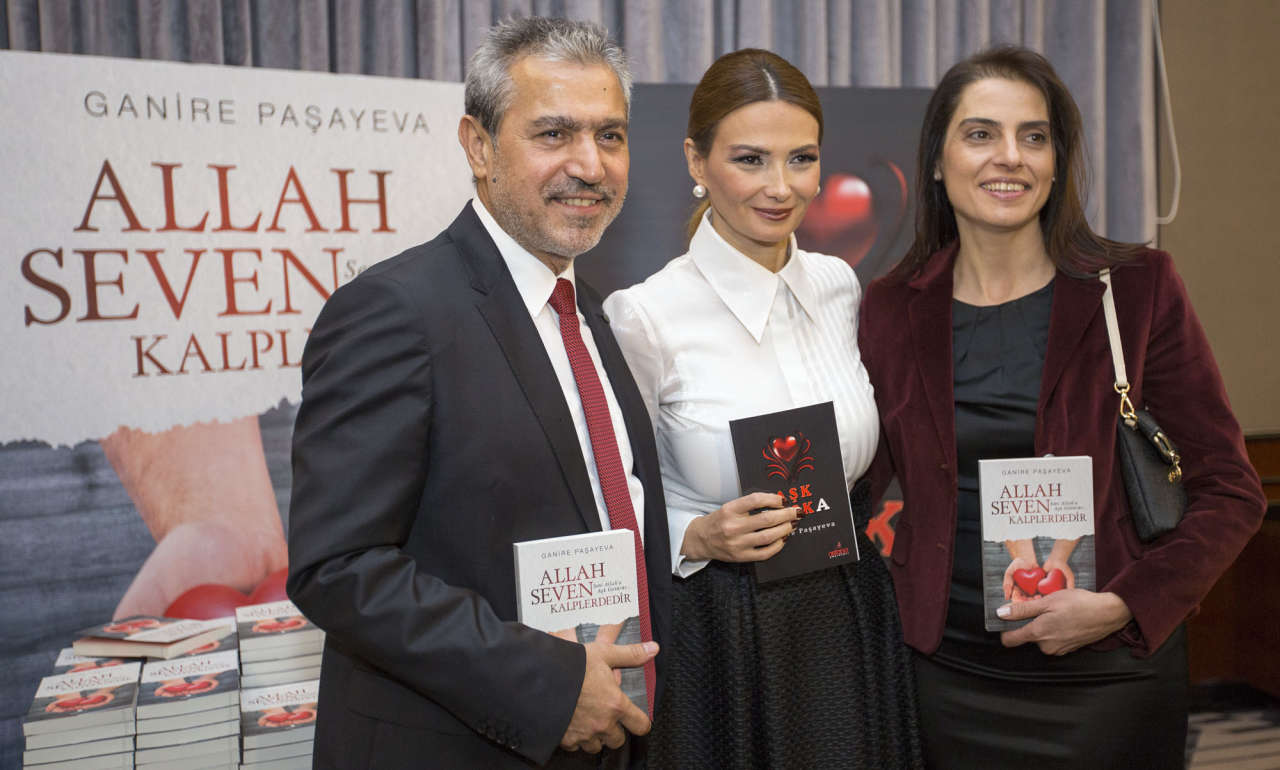 Türk dünyasının tanınmış şəxslərinin iştirakı  ilə Qənirə Paşayevanın Türkiyədə çıxan kitablarının təqdimatı olub (FOTO)