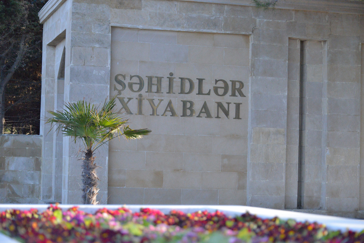 Yeniləşən "Gənclər şəhər"i (FOTO)
