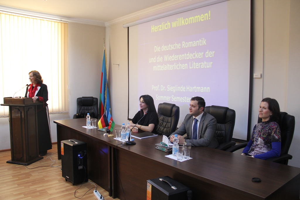 Almaniyalı professor Azərbaycan Dillər Universitetində mühazirə deyib (FOTO)