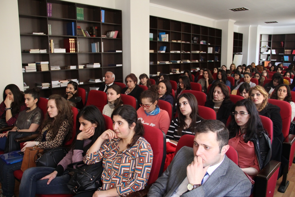 Almaniyalı professor Azərbaycan Dillər Universitetində mühazirə deyib (FOTO)