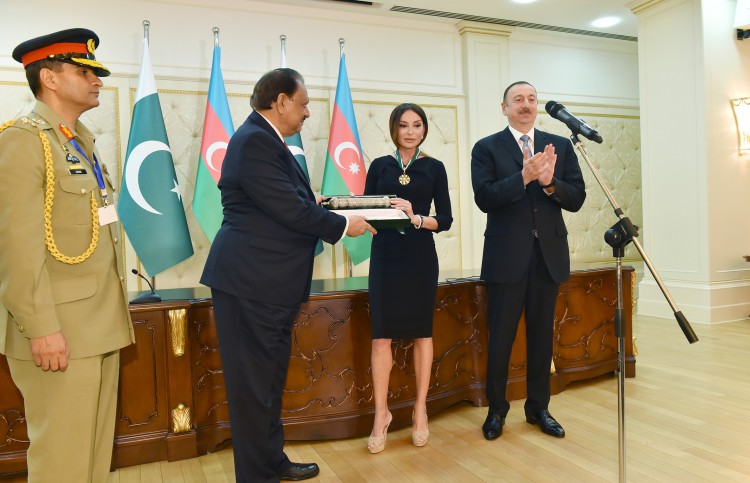 Mehriban Əliyevaya Pakistanın "Hilal-e-Pakistan" ordeni təqdim olunub  (ƏLAVƏ OLUNUB) (FOTO)