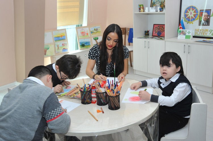 Heydər Əliyev Fondunun vitse-prezidenti Leyla Əliyeva bir sıra uşaq evlərinə baş çəkib (FOTO)