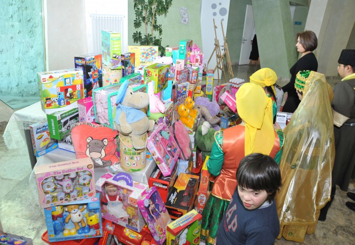 Heydər Əliyev Fondunun vitse-prezidenti Leyla Əliyeva bir sıra uşaq evlərinə baş çəkib (FOTO)