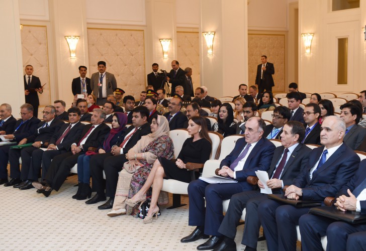 Prezident İlham Əliyev: “İslam dünyasında daha çox birliyə, qarşılıqlı dəstəyə ehtiyacımız var” (FOTO)