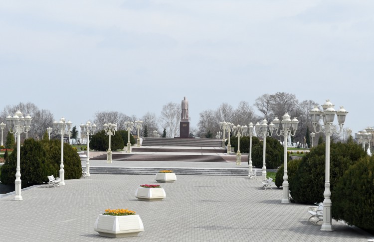 Prezident İlham Əliyev Bərdədə Ümummilli Liderin abidəsini ziyarət edib (FOTO)