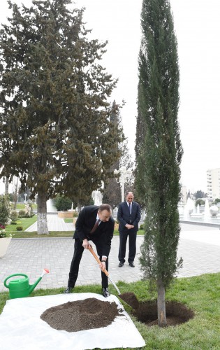 Bərdədə Heydər Əliyev adına park-bulvar istifadəyə verilib  (FOTO)