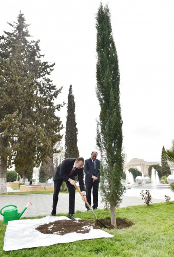 Bərdədə Heydər Əliyev adına park-bulvar istifadəyə verilib  (FOTO)