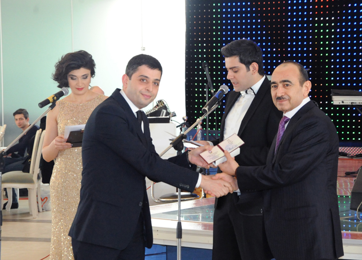 84 jurnalist qalib gəldi (FOTO)