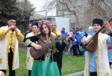 Bayram dəvələri Bakı yollarında (FOTO)
