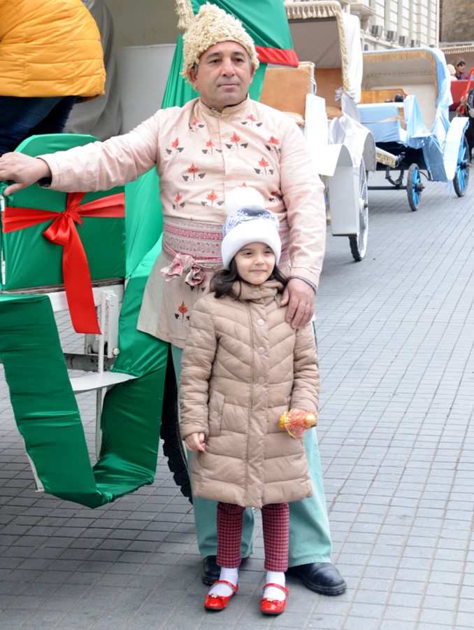 Bayram dəvələri Bakı yollarında (FOTO)