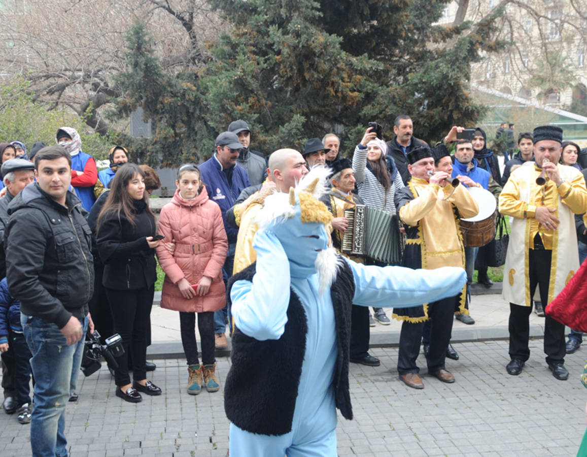 Bayram dəvələri Bakı yollarında (FOTO)