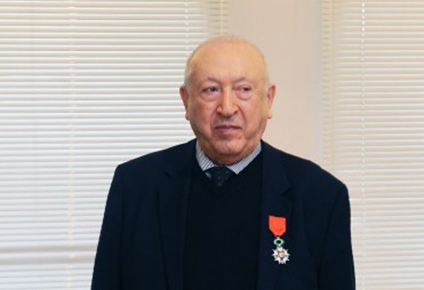 Azərbaycanın xalq rəssamı Tahir Salahov Fransanın "Şərəf Legionu" ordeninin zabit dərəcəsi ilə təltif edilib (FOTO)